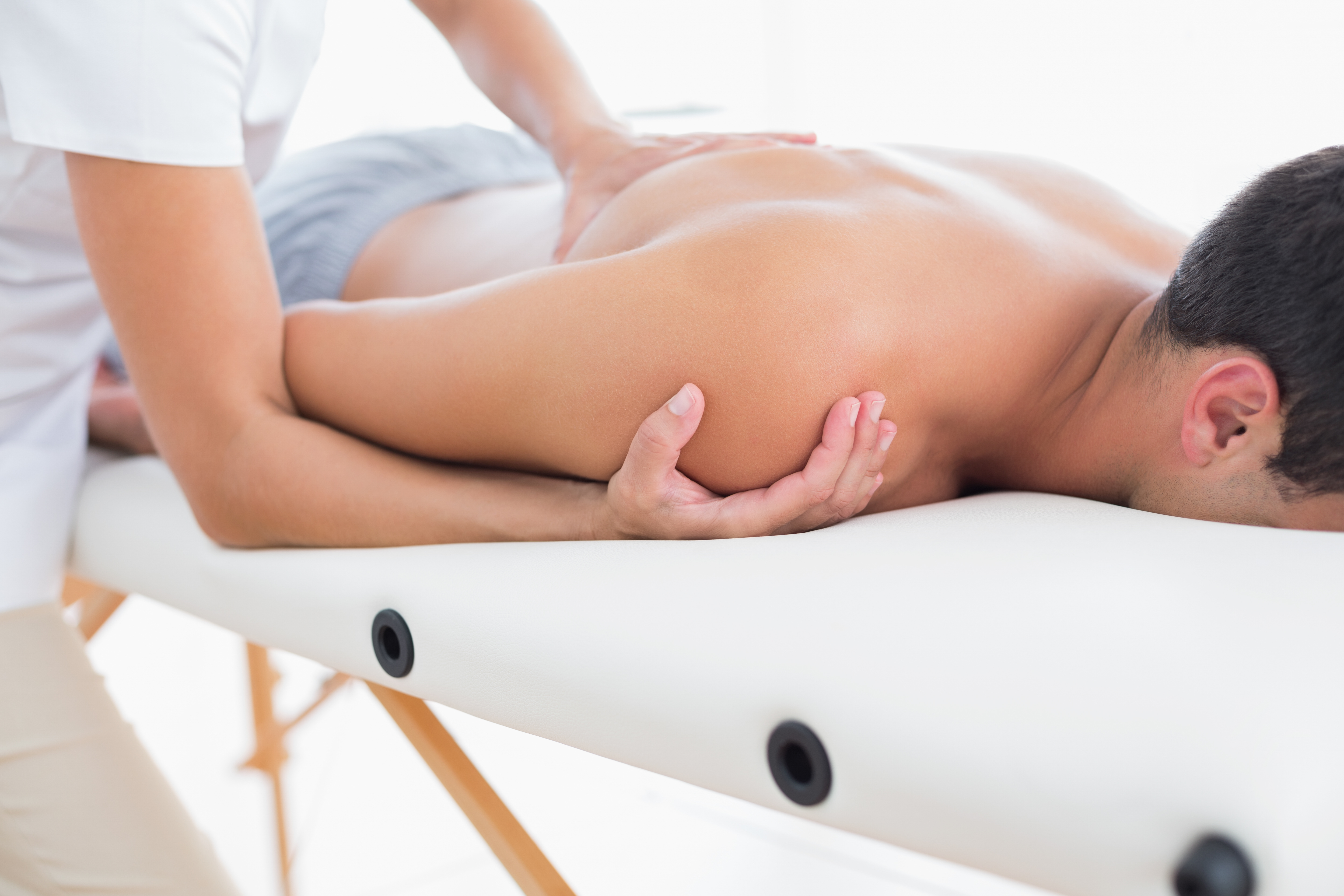 Massage therapist. Лечебный массаж. Массаж спины. Массаж позвоночника. Полный массаж тела.